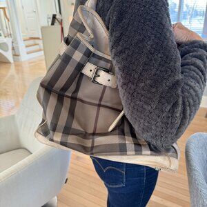 Vintage Burberry Shoulder Bag!
